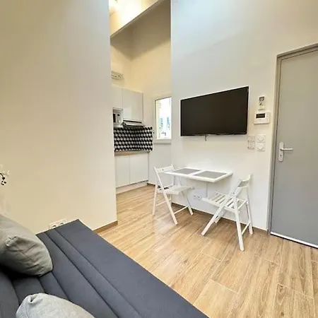 Dans Le 16e Apartament